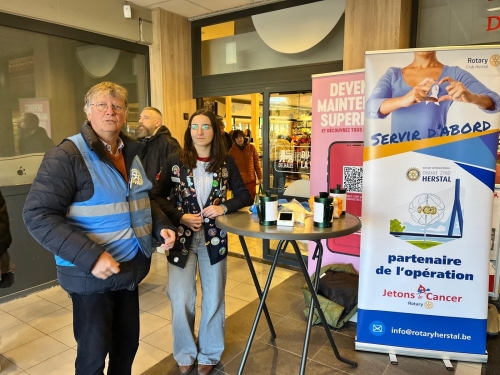 Le stand d'accueil dans un des magasins DELHAIZE